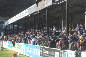 2019-11-10 SouthendH (FAC1P) 007 crowd