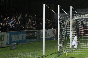 2019-12-26 BromleyH 48 crowd clbrtn