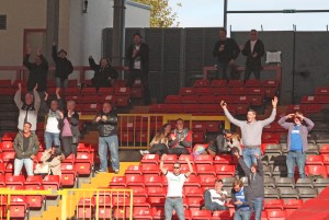 2016-10-08 GatesheadA 15 crowd clbrtn